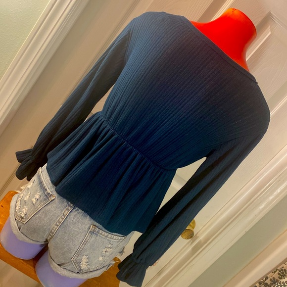 PINK LILY Green Top - Picture 6 of 14